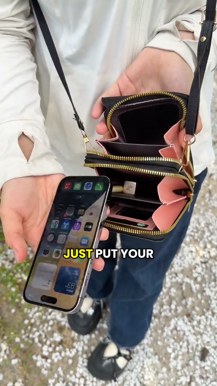 This touchscreen phone bag does exactly that.