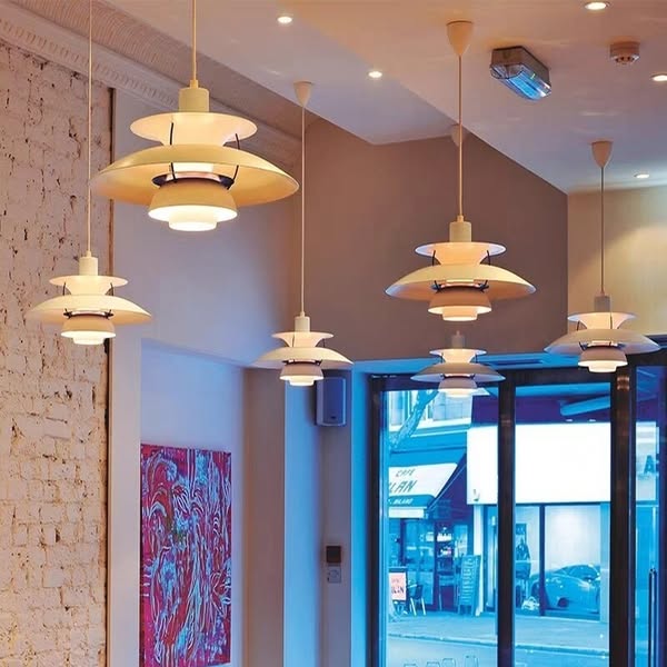 Morandi Farbige Pendelleuchte mit Skulpturalem Design