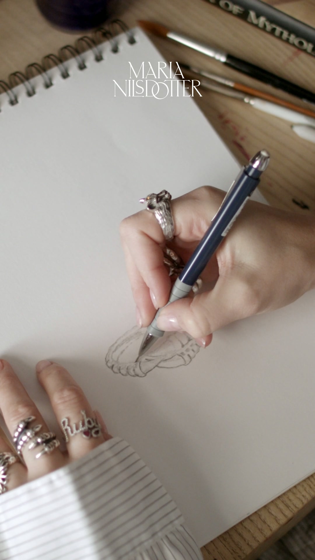 Upptäck: Claw Ring