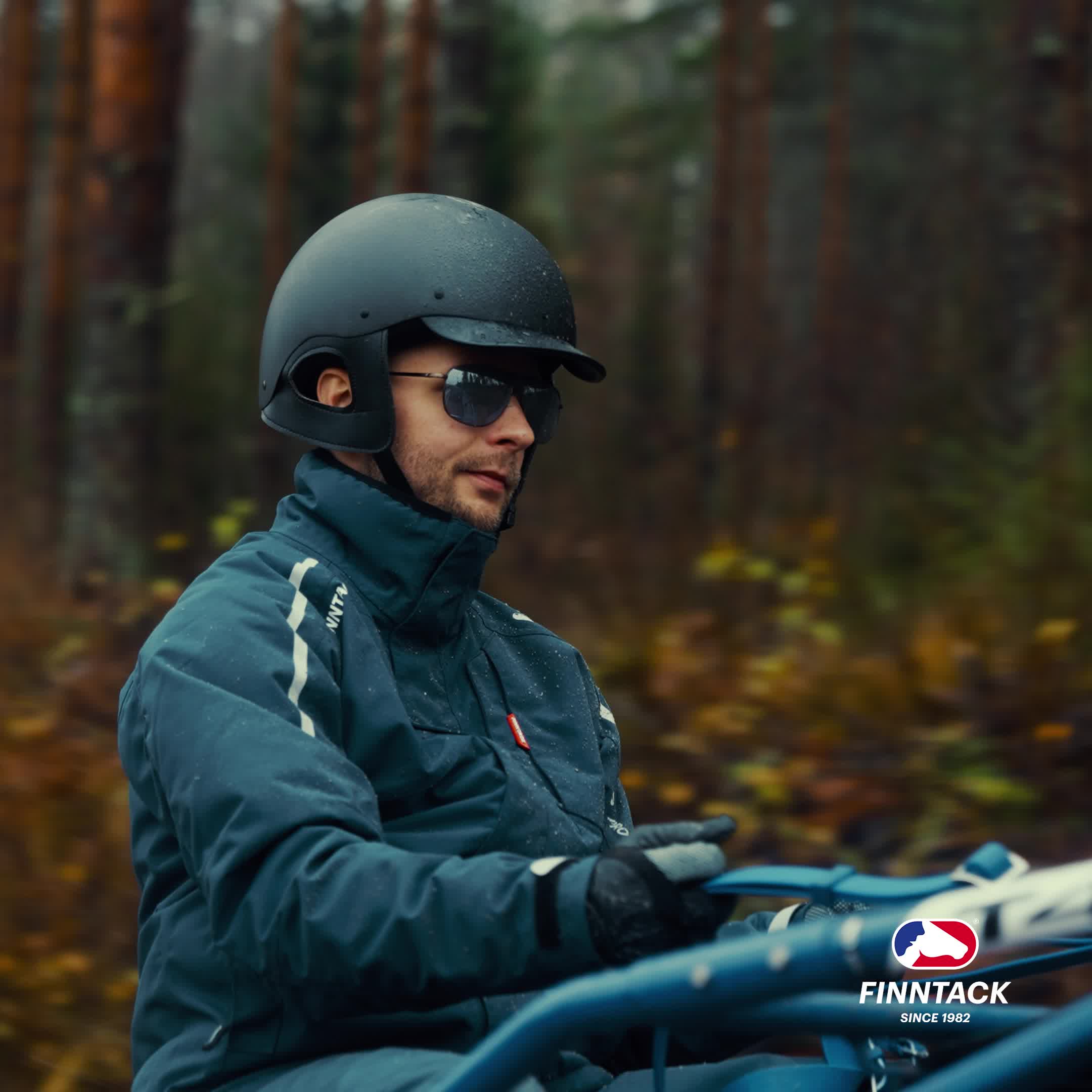 Finntack Pro travhjälm "Matt Edition"