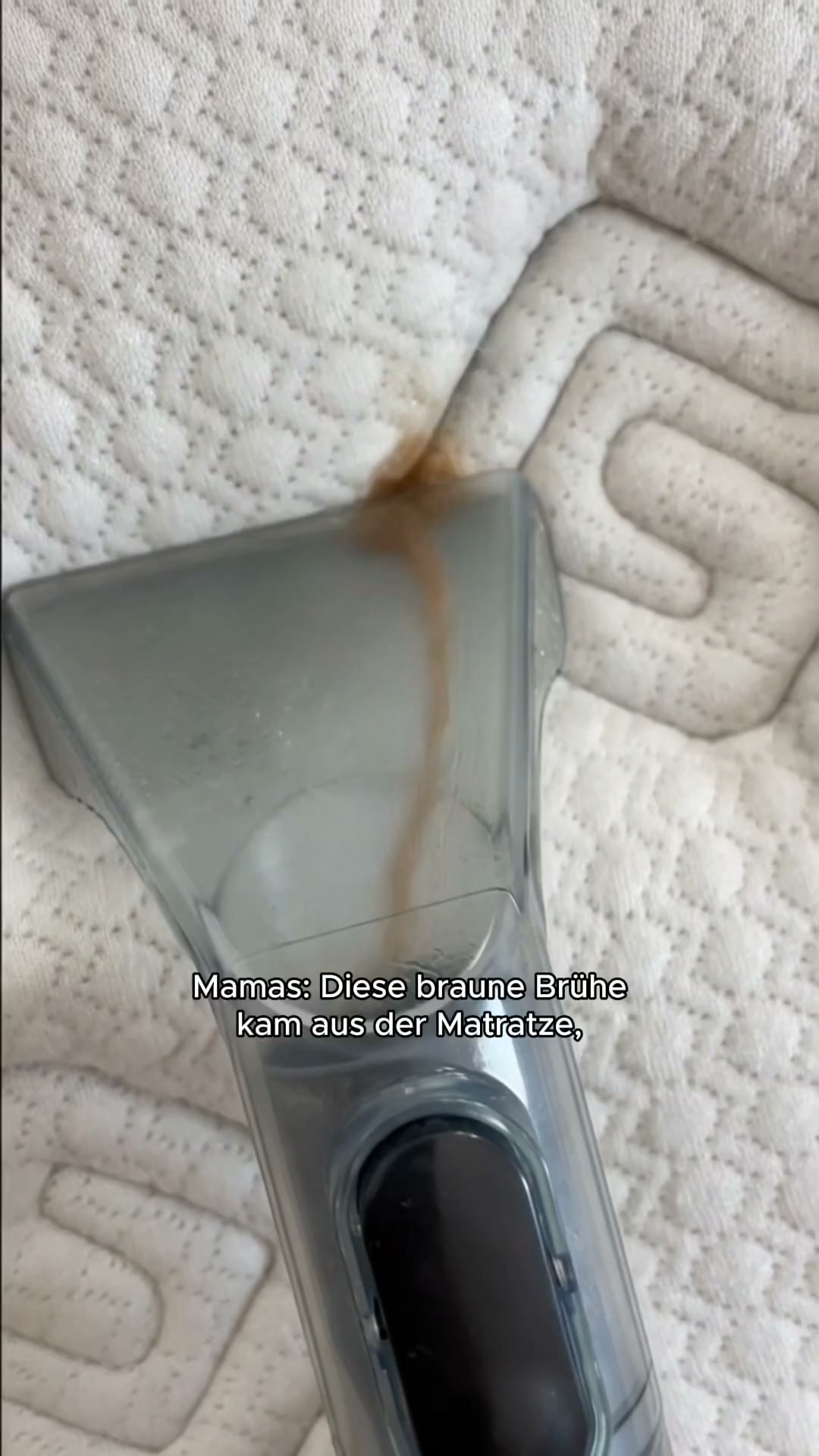 Das kam aus dem Kinderbett. Ich bin fassungslos.
