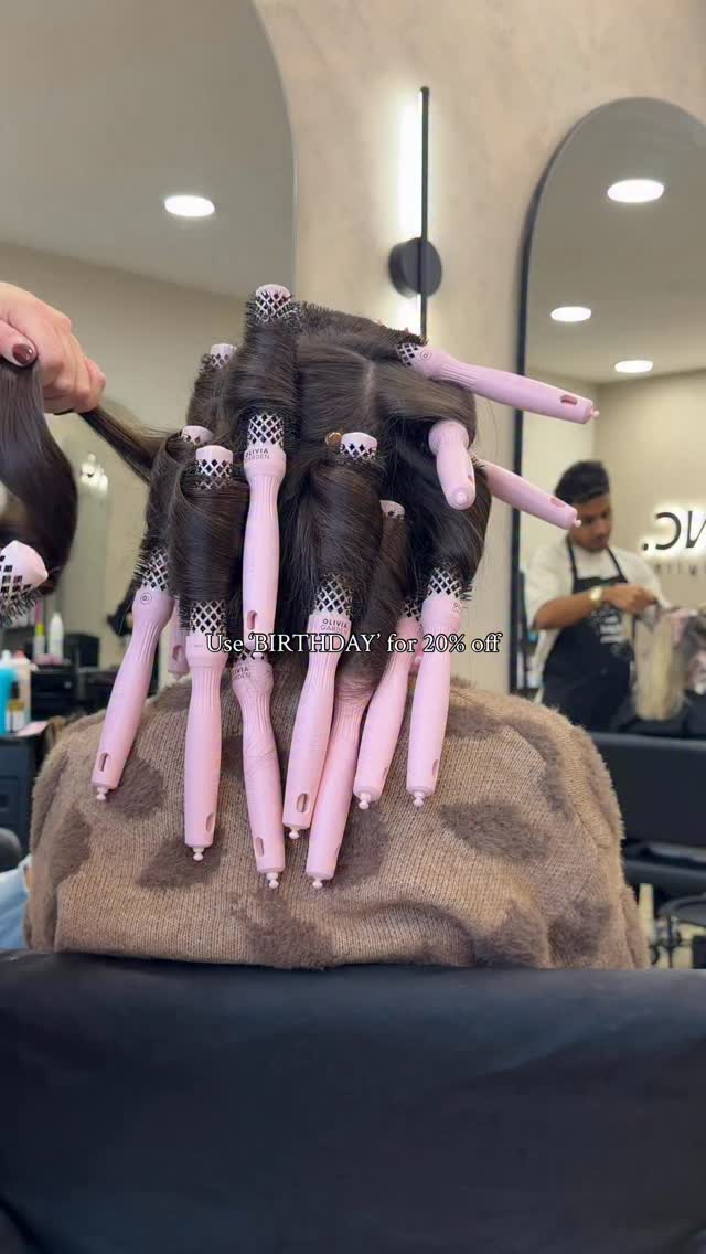 Anúncio de Freya's Bouncy Blowdry's