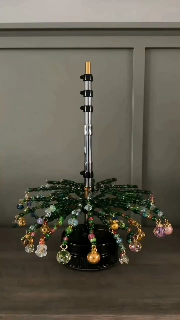 Make Your Own Sparkling Christmas Tree