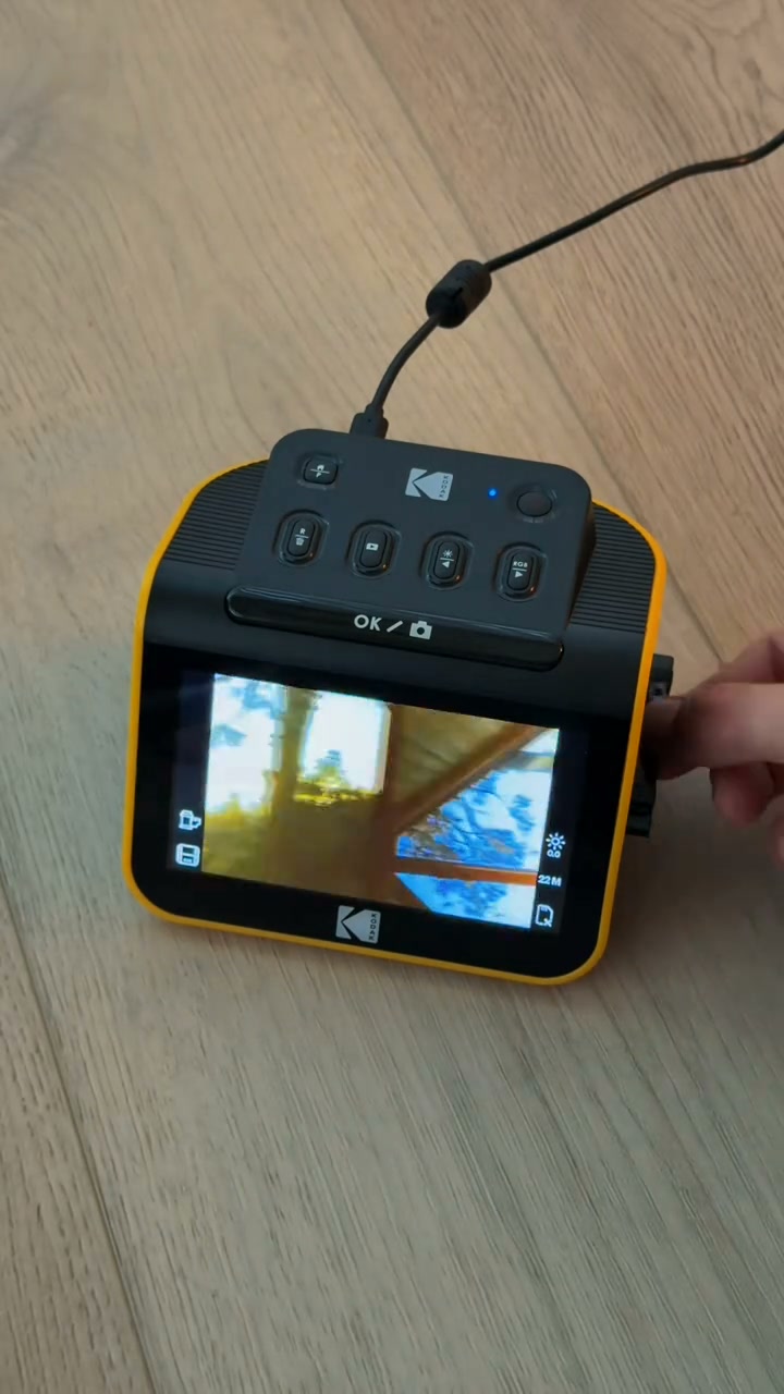Say goodbye to cumbersome software and complex onboard buttons—scan with ease!