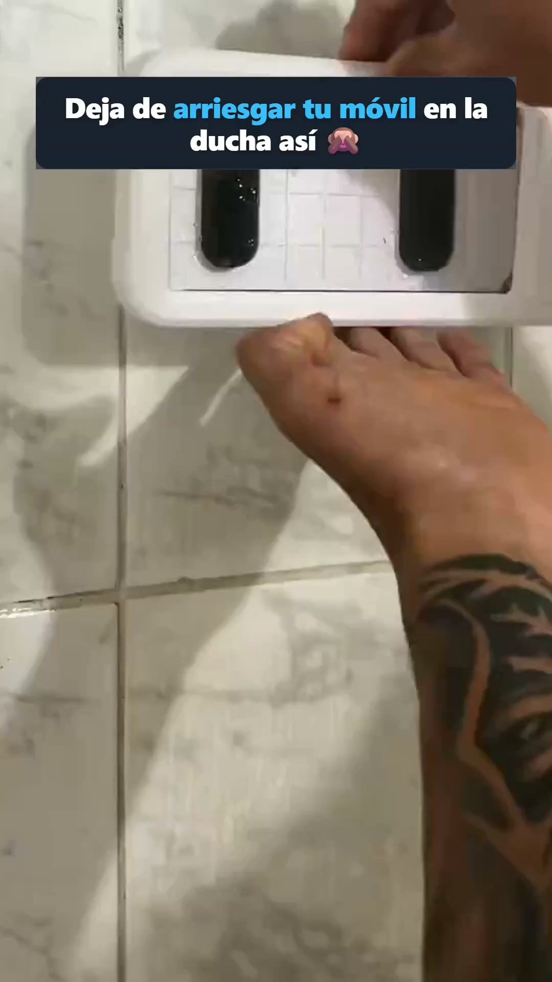 Deja de arriesgar tu móvil en la ducha