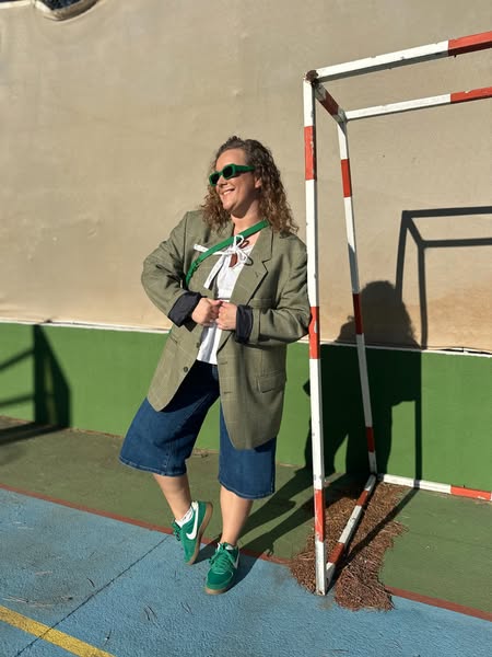 Forget about stiff Capri-Jeans that feel tight in the heat