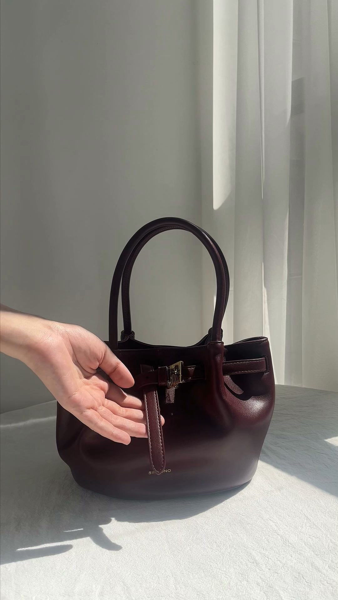 Elegant Top Handle Bag For All Occasions