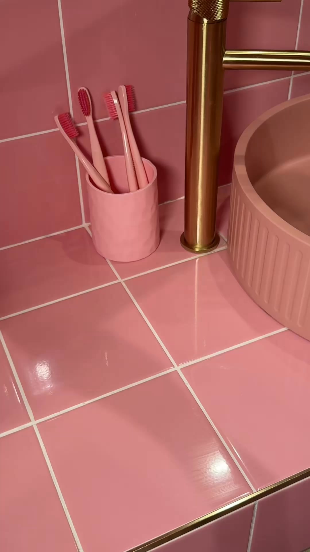 Anúncio de Plouise Makeup Academy