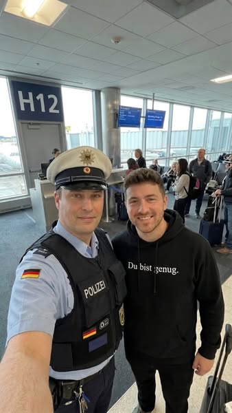 Sein gebrochener Sohn brauchte genau diesen Hoodie