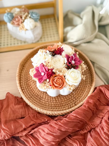 Outono em forma de abóbora e flores.
