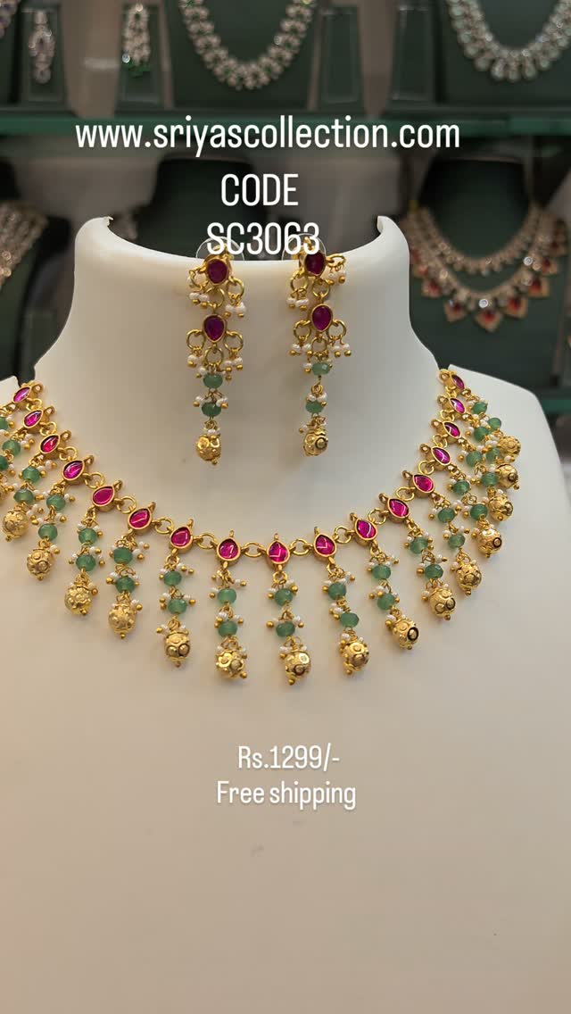 Anúncio de Sriya's collections