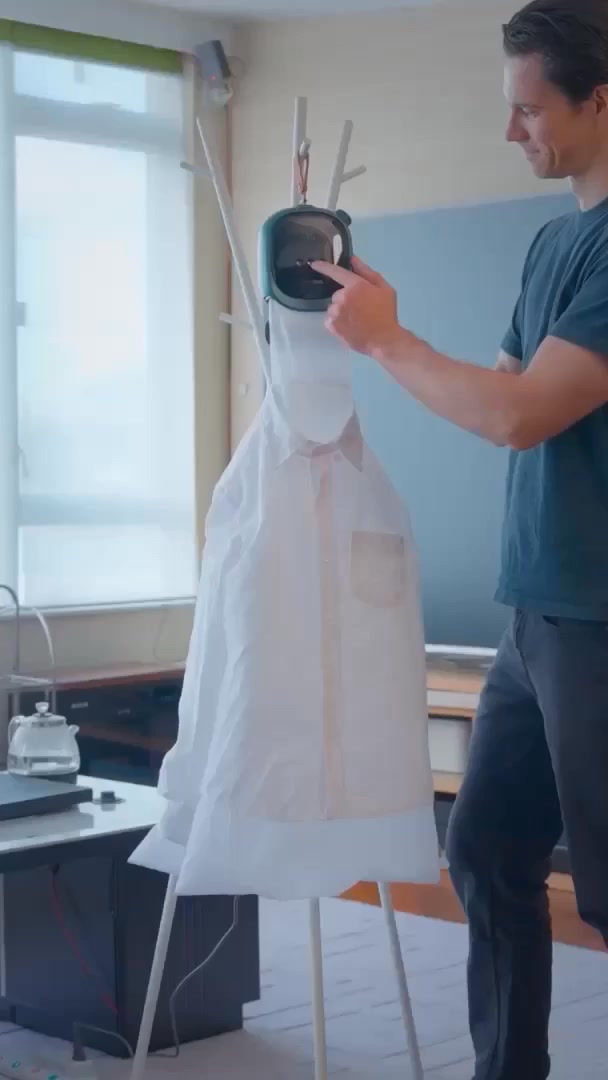 Hands-Free Auto-Ironing While You Prep the Kids