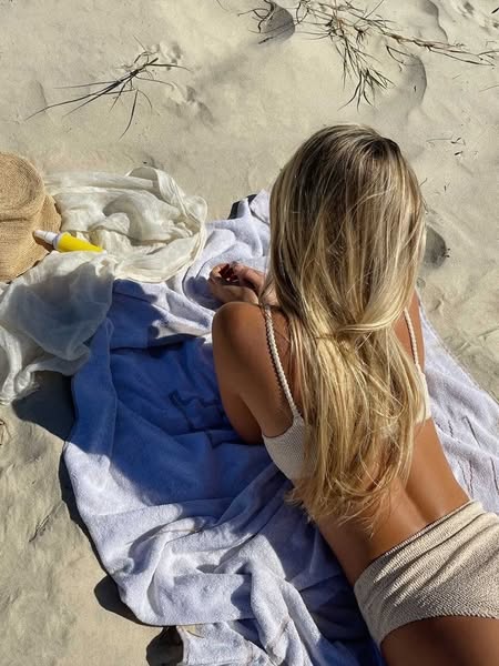 Effortlessly lighten your hair from home
