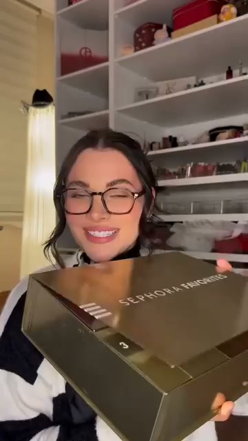 Clearance Countdown! $300+ Beauty Box — Just $29.9. Once They're Gone, They're Gone