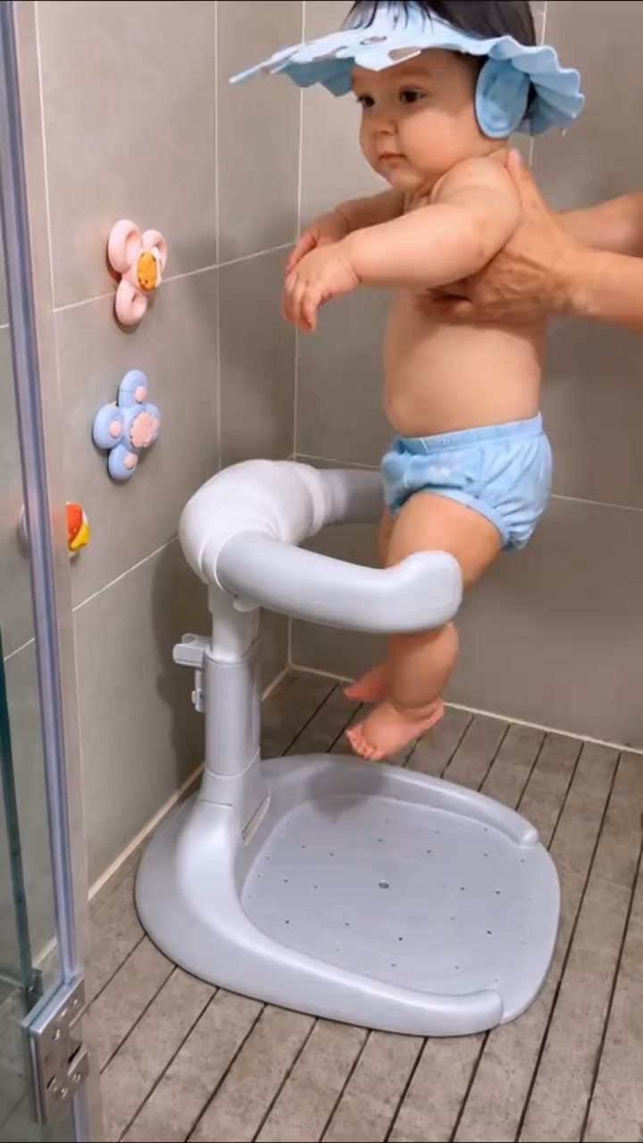 Free Seat & Towel with Baby Bath Buddy™