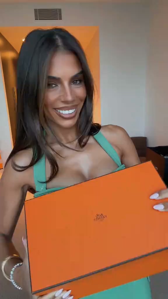 Your Personal Luxury Bag Advisor
