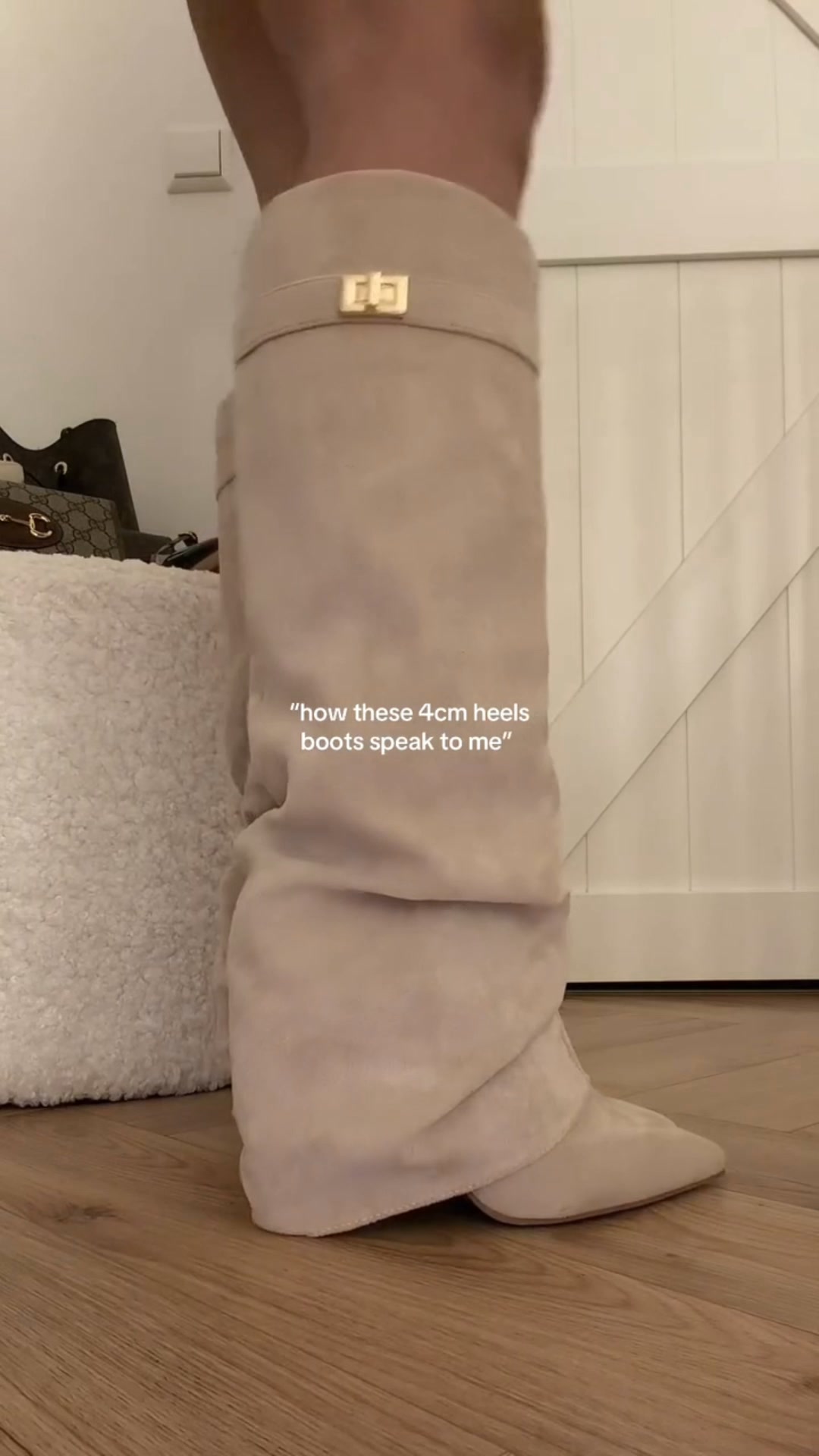 Die kniehohen Stiefel, die lässige Eleganz und modernen Komfort vereinen.