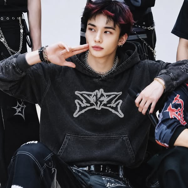 STRAYKIDS: ストレイキッズ 'STAY' PULLOVER VER. B RELEASE DATE: 19TH AUGUST TIME: 12AM KST