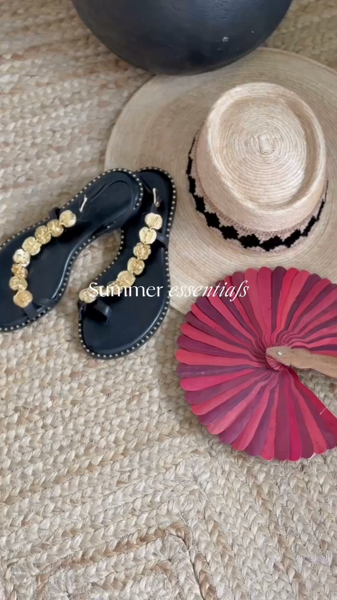 Summer sandals finished like jewelry.