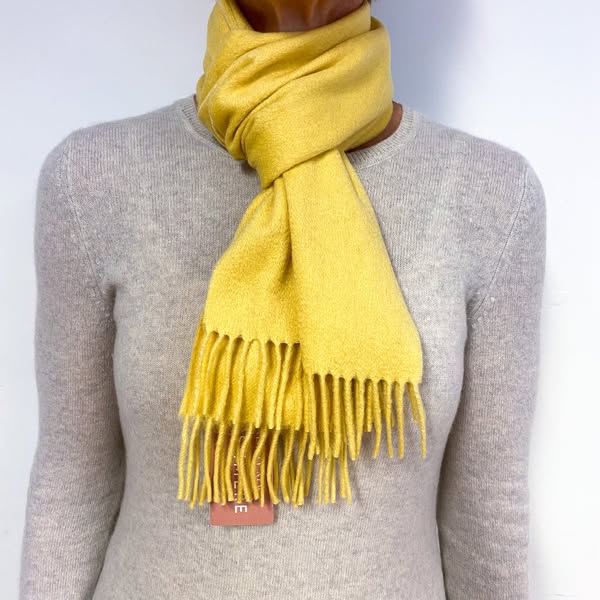 £26 : Brand New Scottish Yellow Scarf