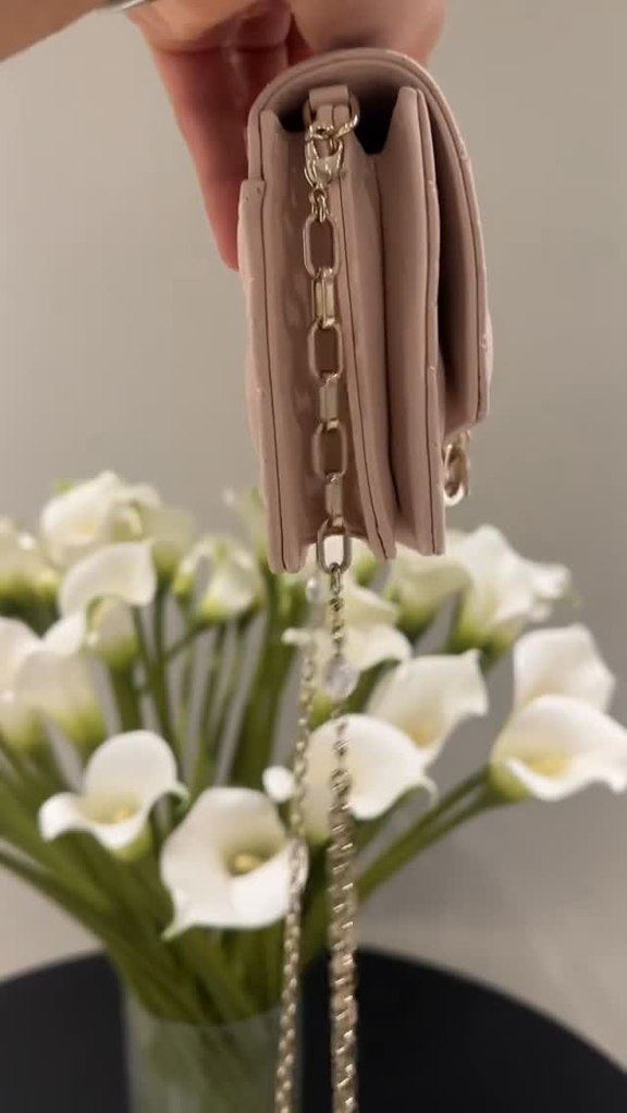 Anúncio de Chono Clothing