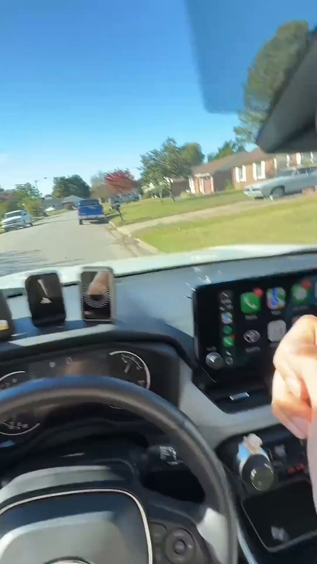 Netflix & YouTube im Auto