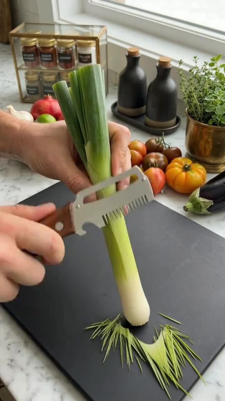 News - Kitchen Multi-Function Stainless Steel Thickened Fruit Peeler Knife