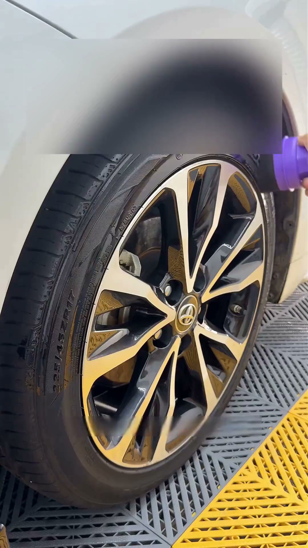 50% på nyhet! Däckglans svampset – med appliceringsborste och skyddande film.