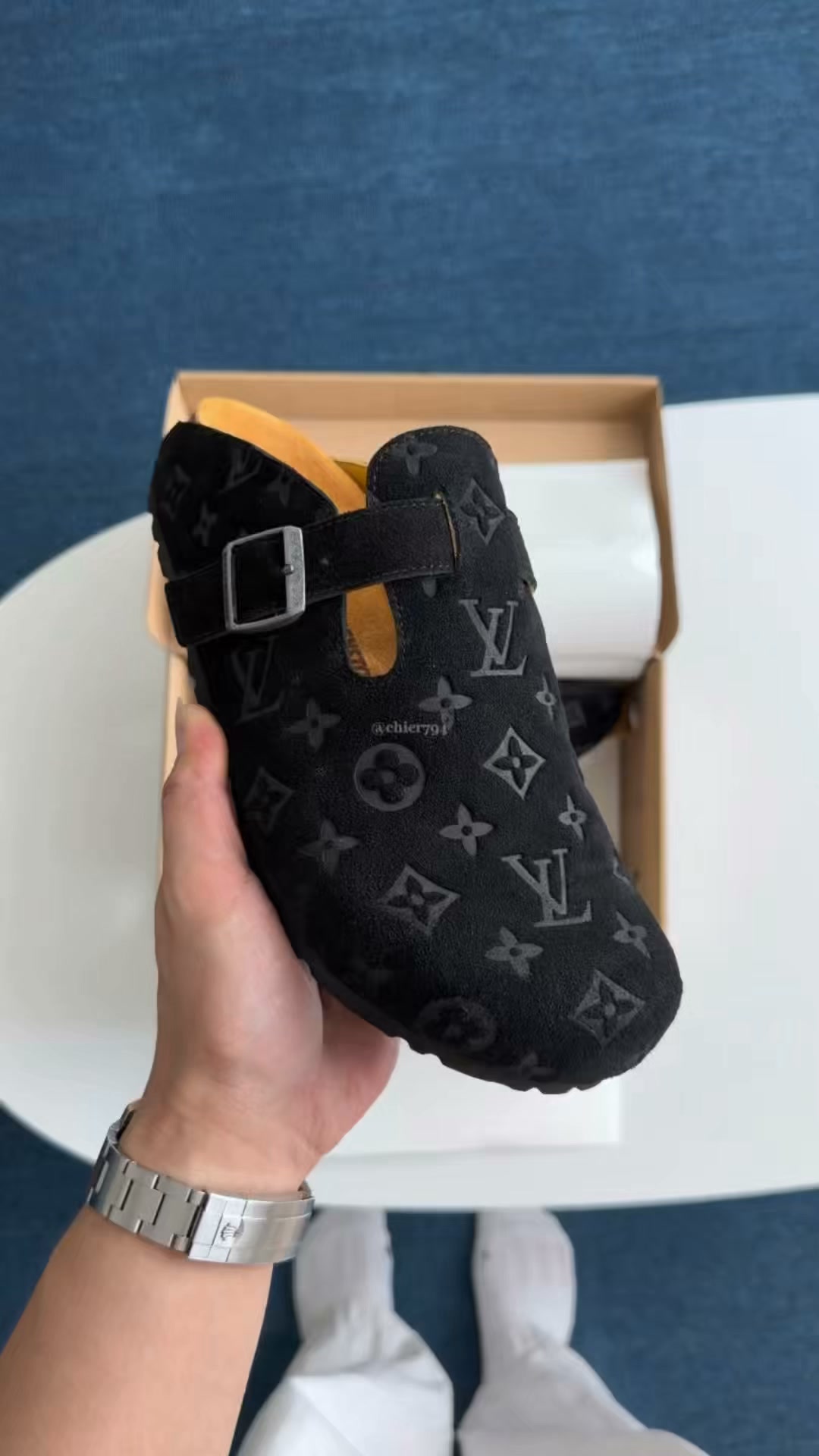 THE “LOOKS EXPENSIVE” CLOG