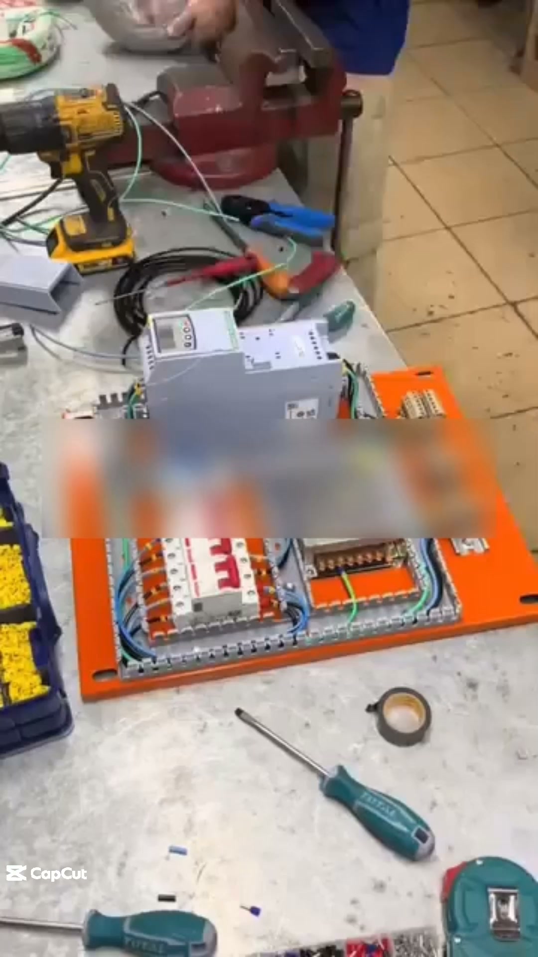 Il tuo elettricista conta sul fatto che tu non capisca niente