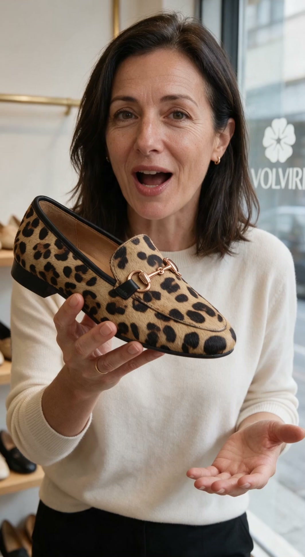 "Le scarpe basse mi tozzano." Non queste.