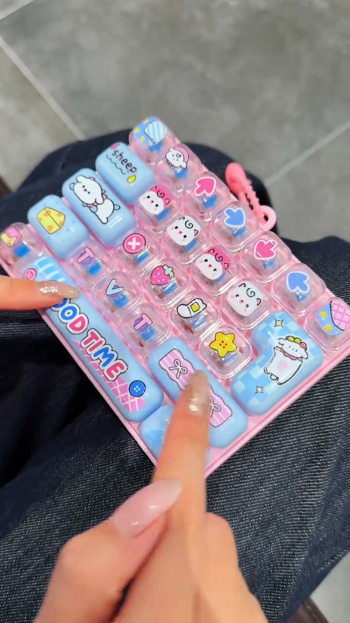 I saw this fidget keyboard on a girl’s backpack and instantly got obsessed with its satisfying clicking sound #fyp