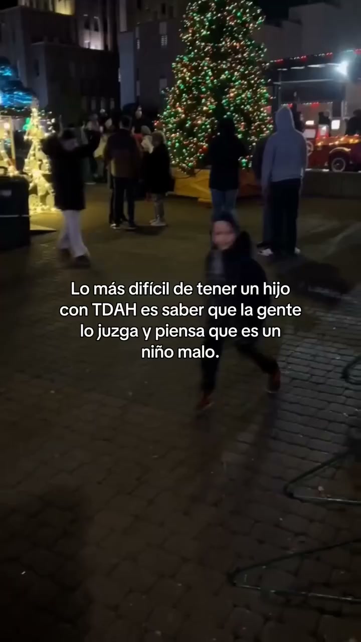 Mi hijo tiene TDAH. Sus calificaciones son buenas. Sus maestros lo adoran. Y cada sábado por la mañana me siento en la misma banca del parqu