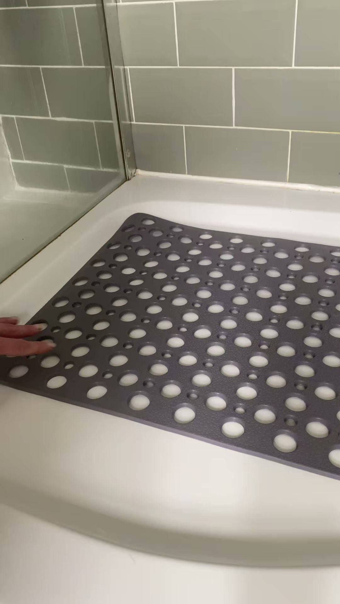 The Shower Mat That Actually Locks Down – 50% Off