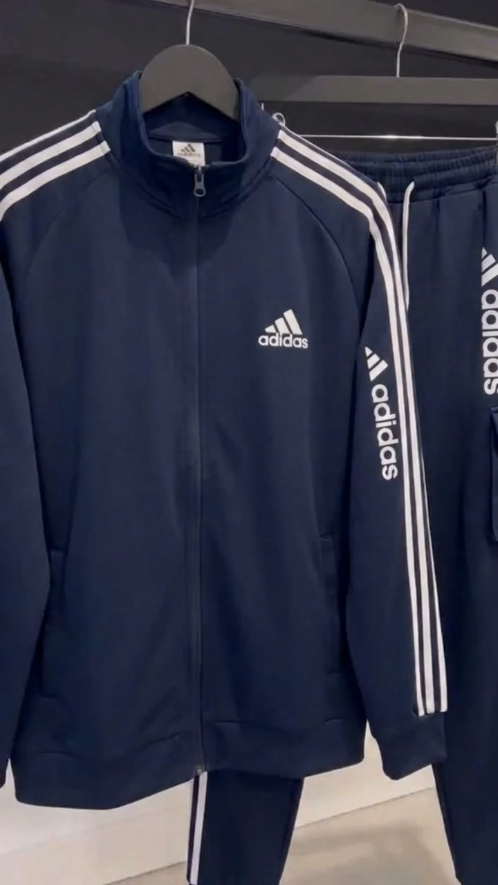 Sportset met rits nu in de opruiming