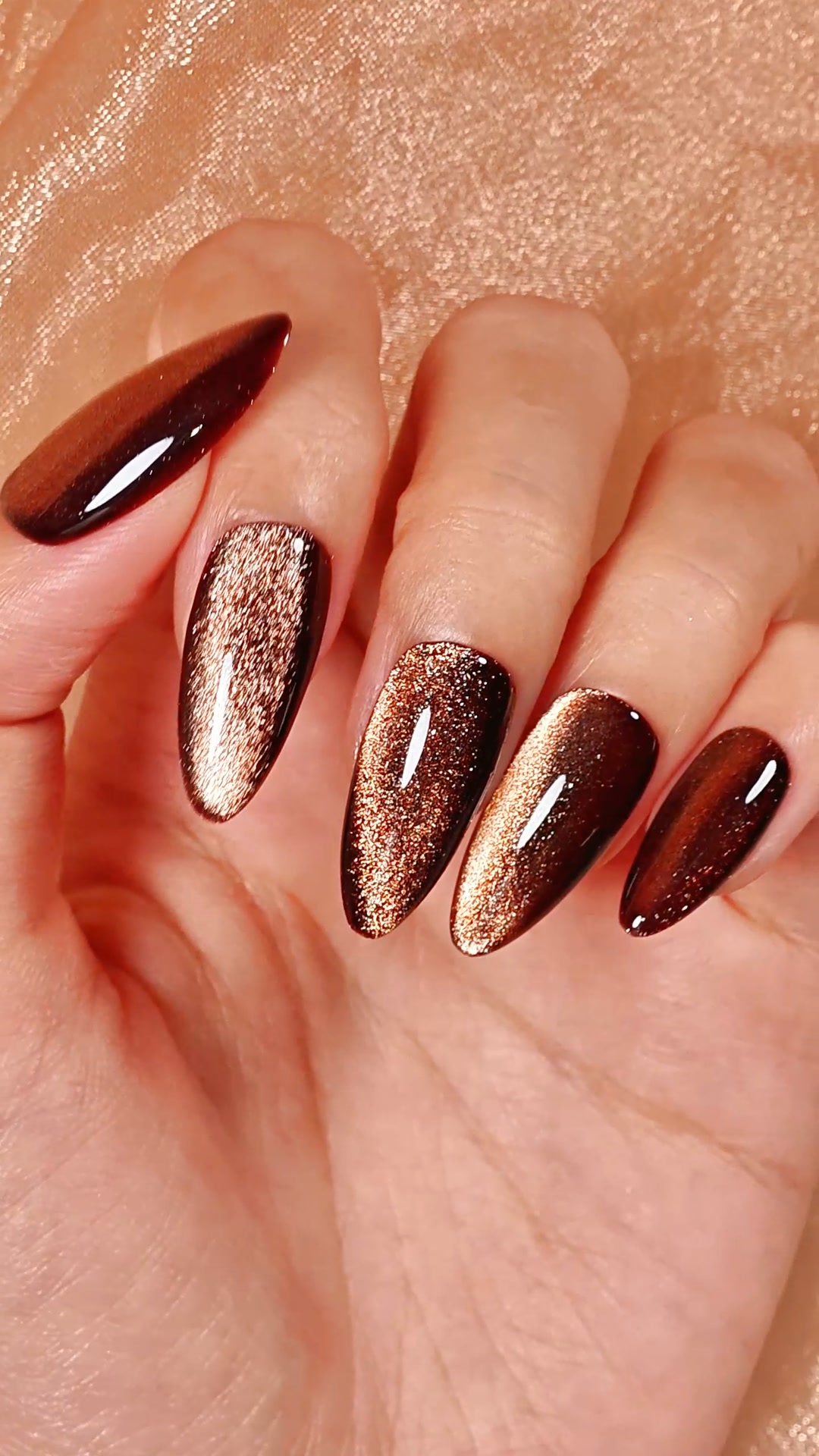 Anúncio de Bright Rainbow Nail