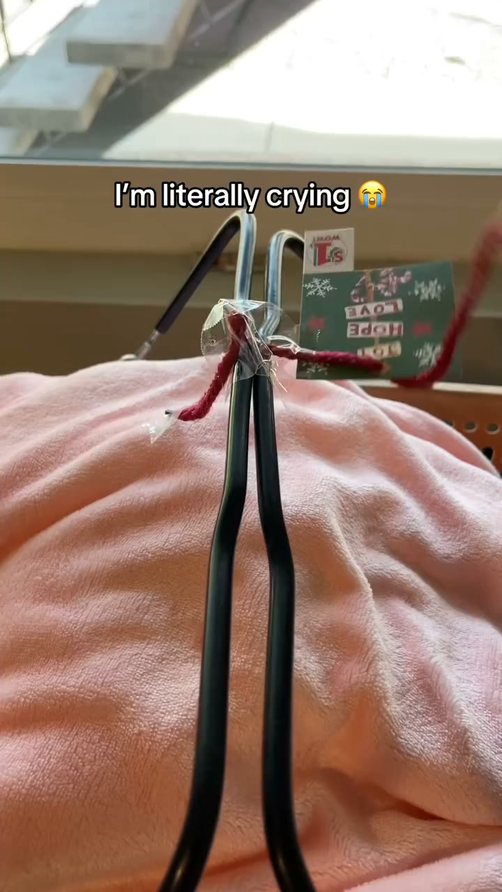 You Finally Found the Perfect Christmas Gift for Her