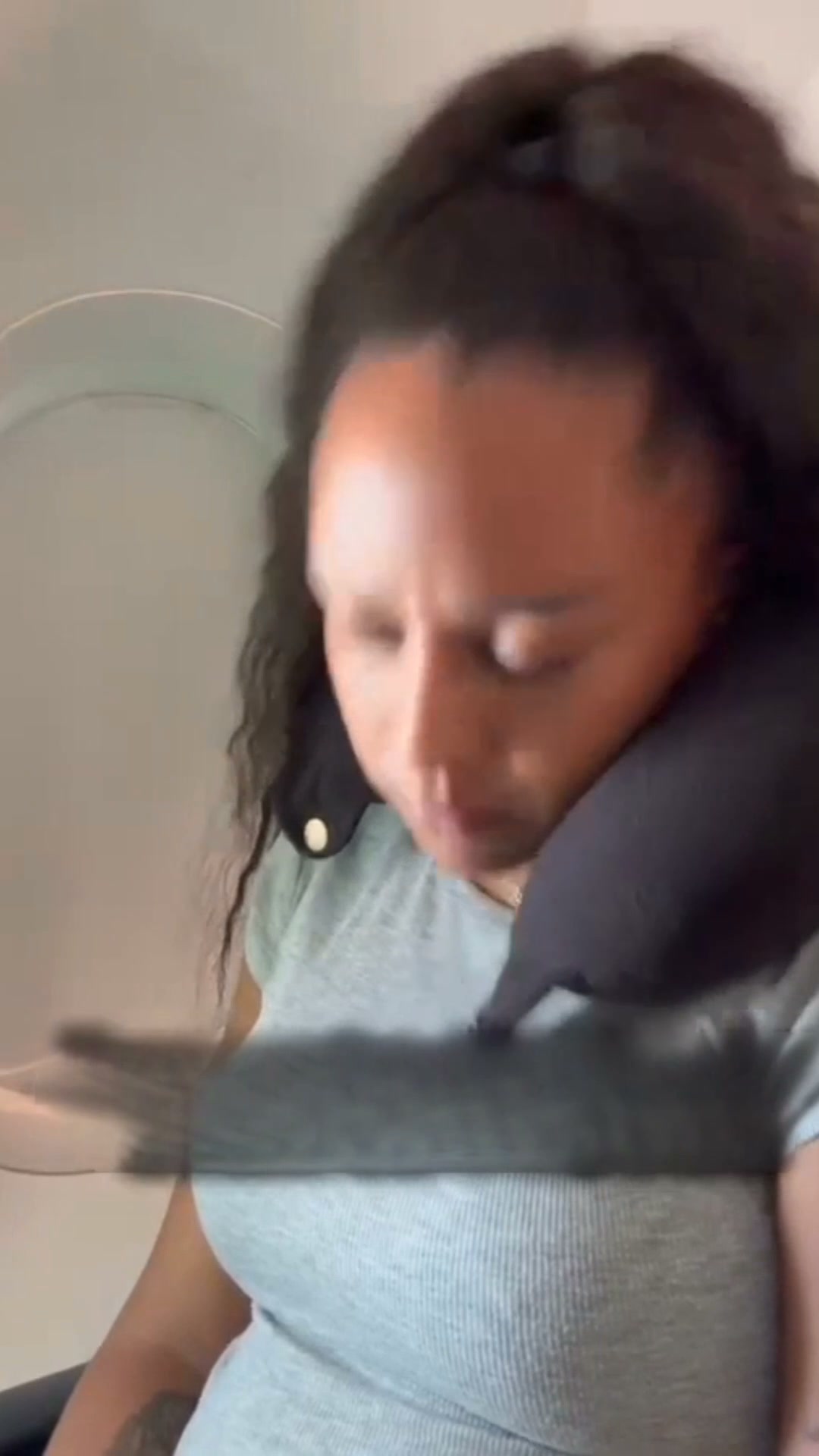 C'était pas l'avion. C'était impossible de dormir correctement.