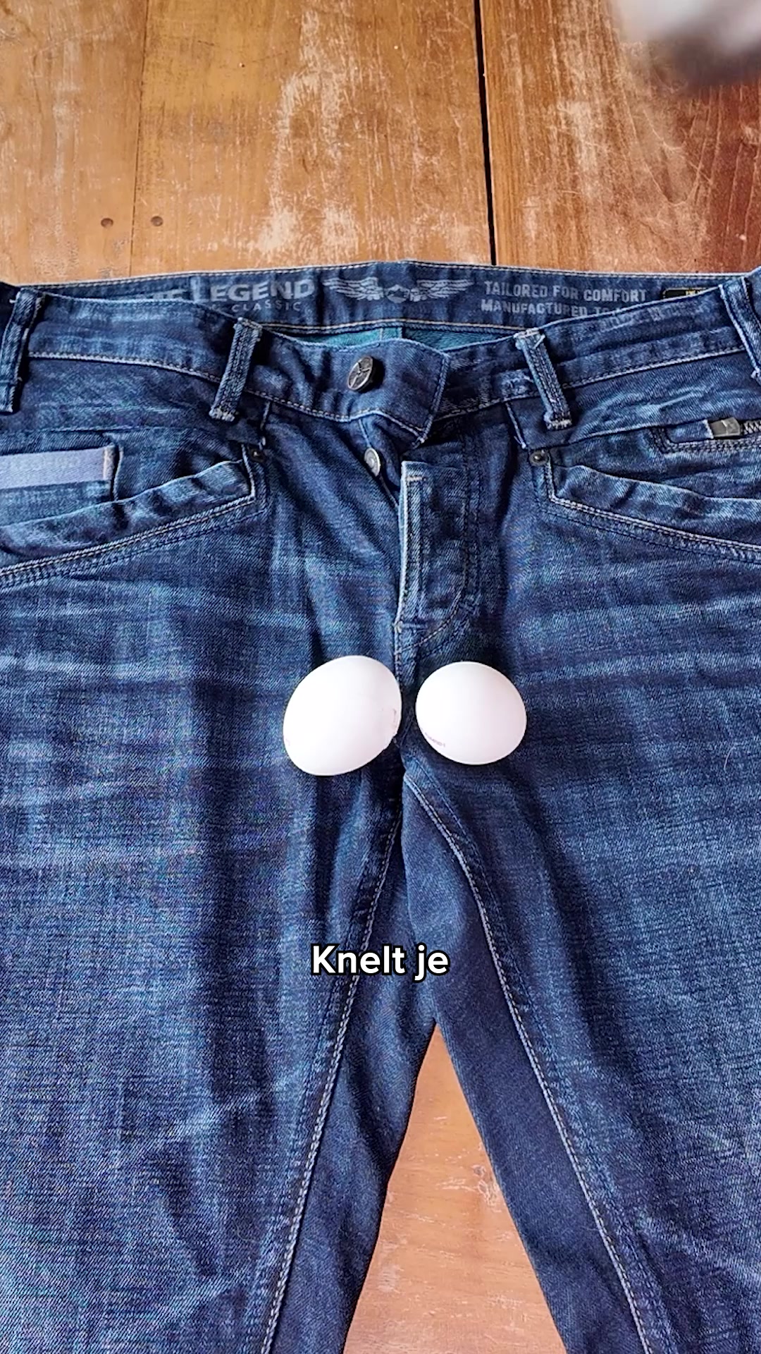 Eindelijk een jeans die gewoon past. Bij zitten én staan.