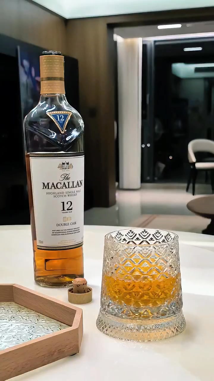 Entspann dich mit langsamem Whiskey-Genuss