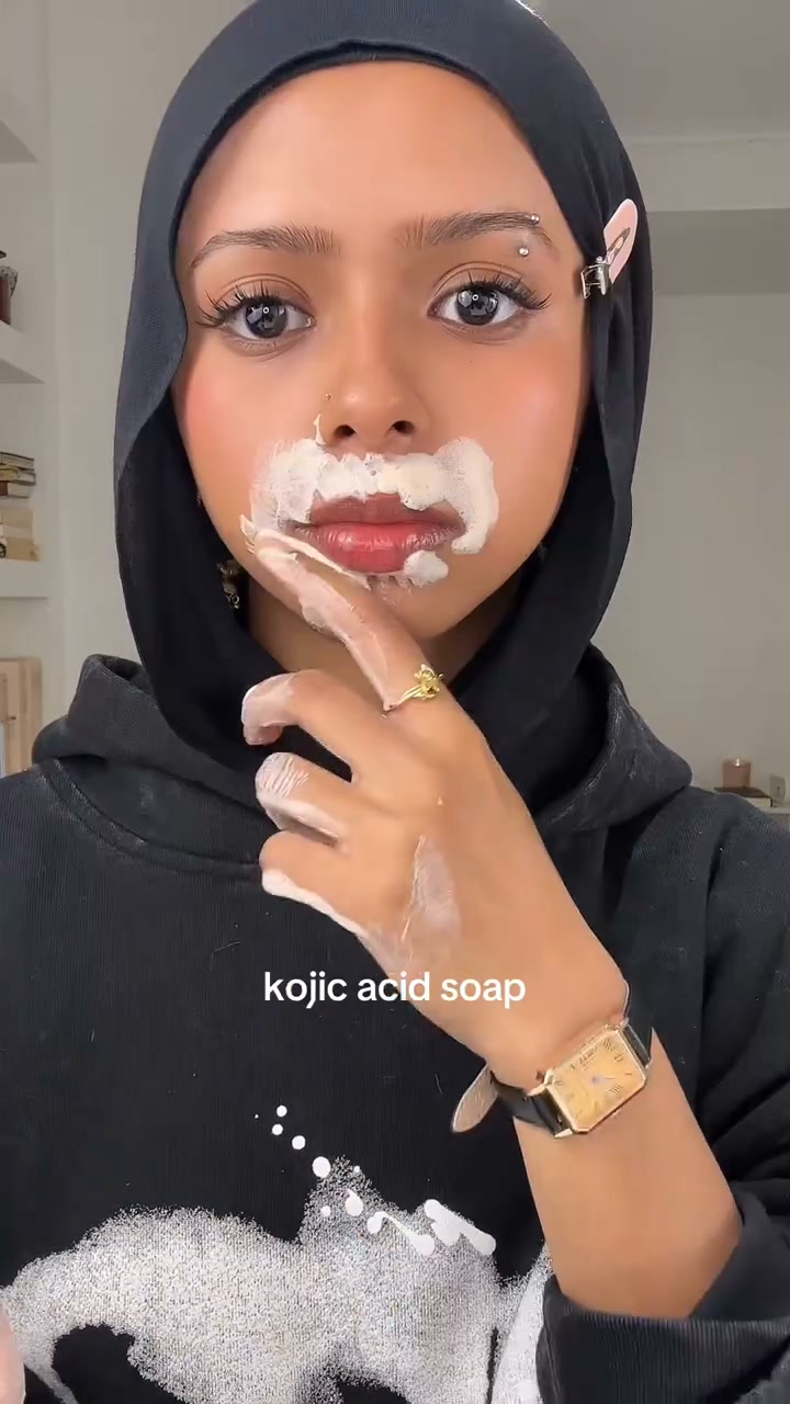 Helps Reduce the Look of Dark Spots