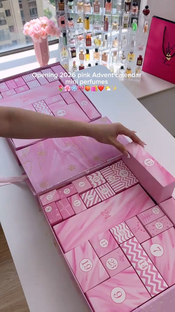 Christmas Advent Calendar with 24 Mini Perfumes