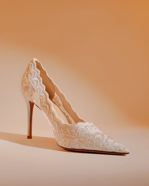 Halle Lace Pumps In All White
