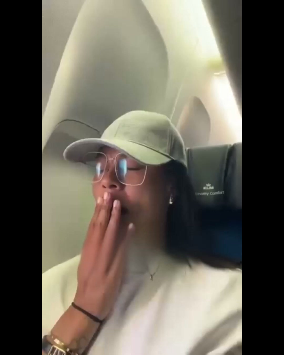 C'était pas l'avion. C'était impossible de dormir correctement.