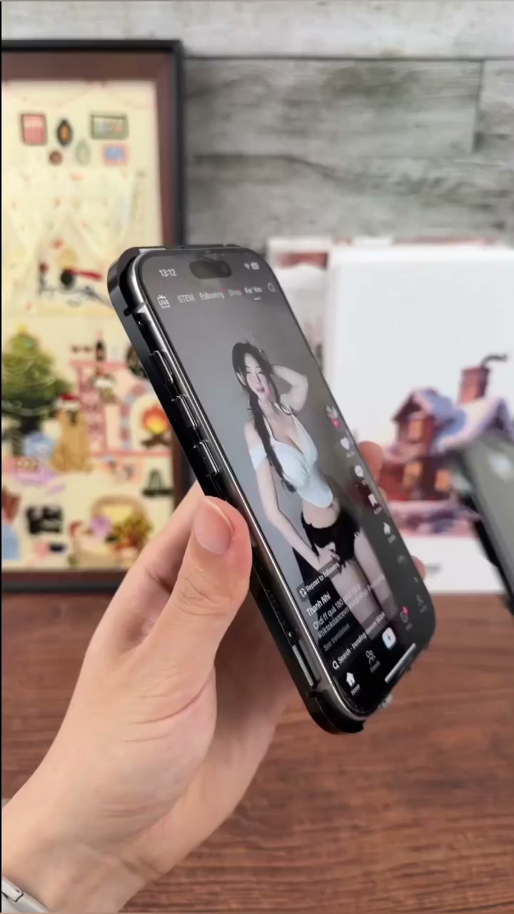 Keep Your Screen Private & Protected!