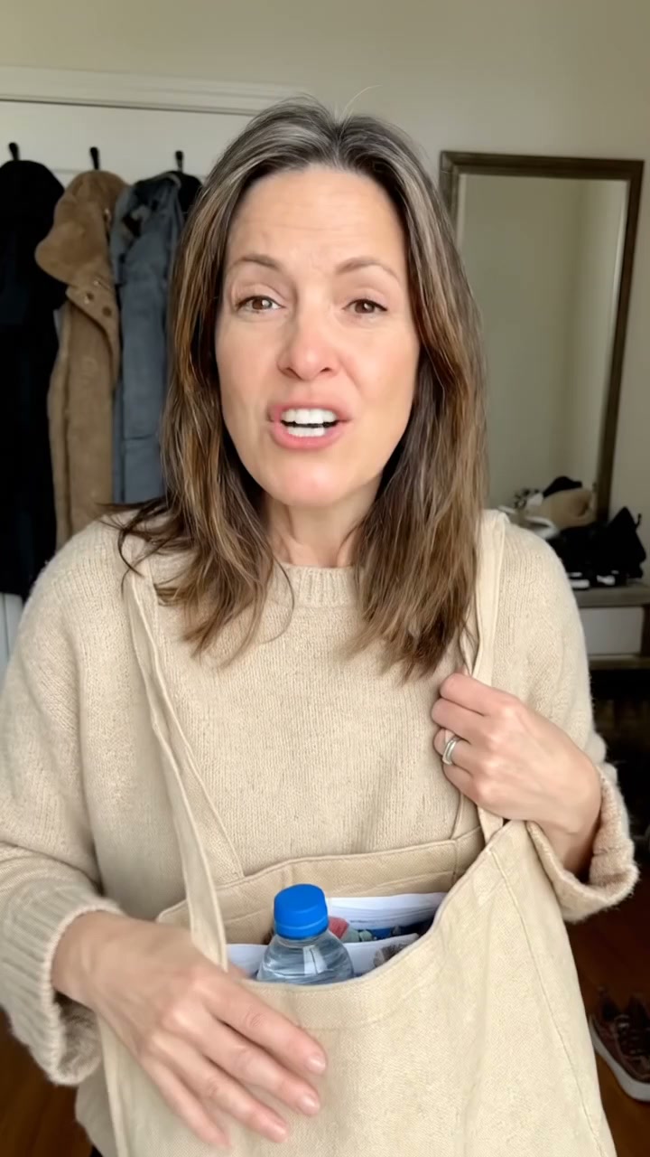 https://abrilvalenciano.com/products/siena-bolso-cruzado-ligero-y-organizado