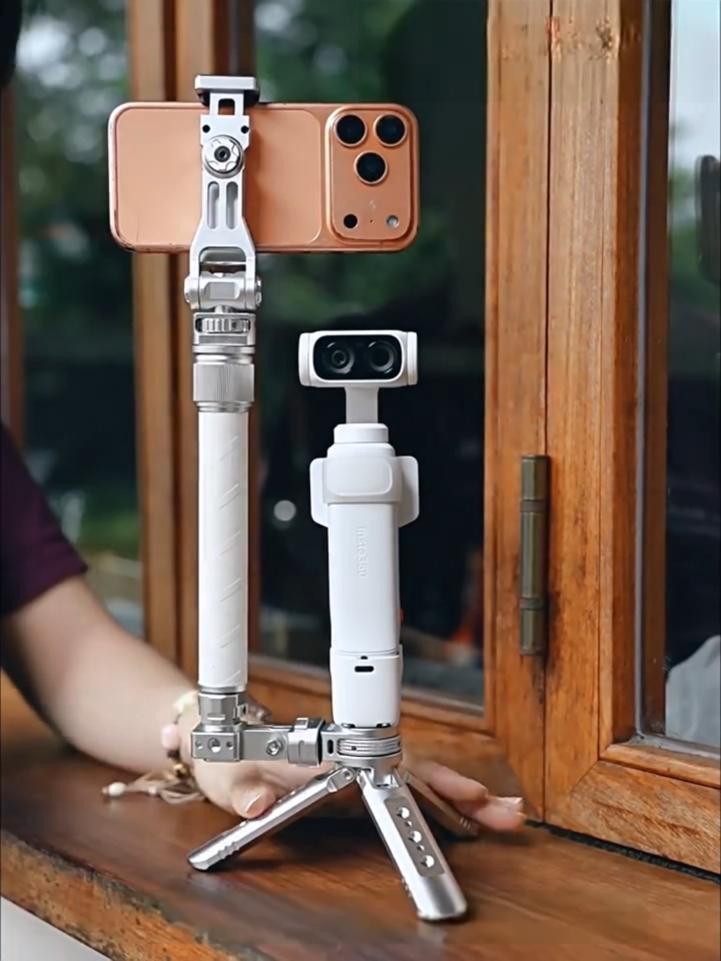 Compatible with DJI Pocket 3/4/4P: 360Luna Ultra Portable Handheld Grip & Mini Desktop Tripod