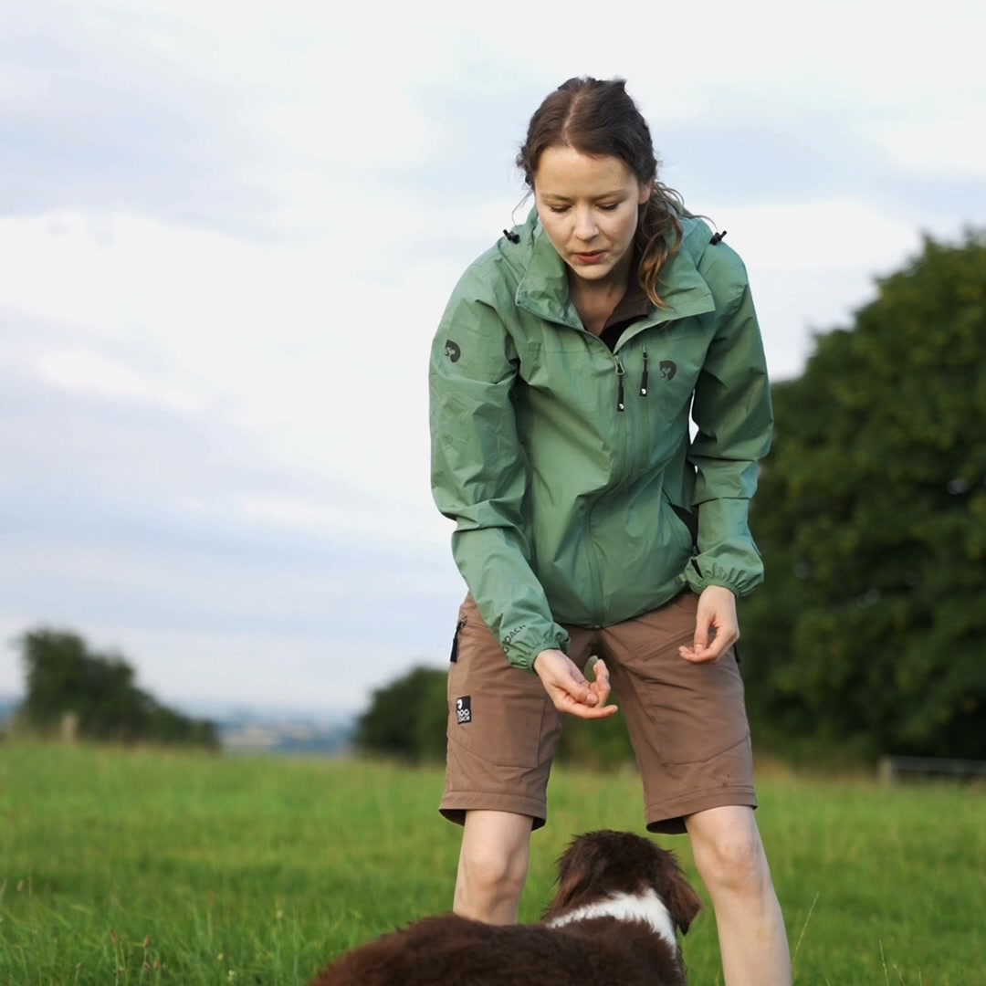 Regnjakken til dig, der vil give din hund de bedste ture