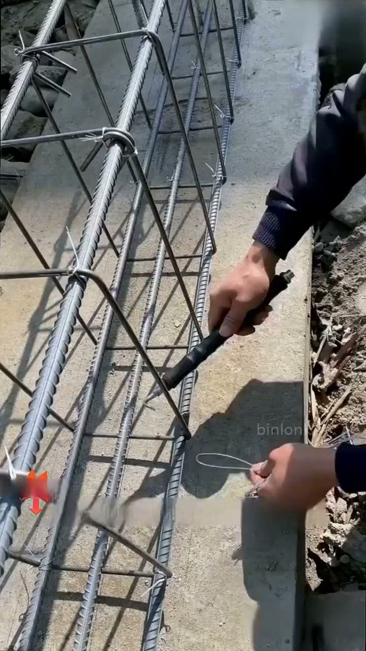 Semi-automatische bindhaak – draad automatisch intrekken, sneller en veiliger binden.