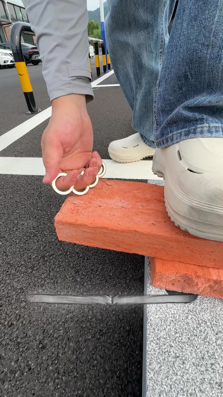 Folding finger ring – solid iron build, discreet design.